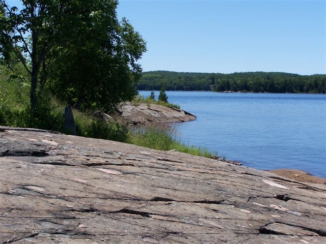 Rocky ledge on Quirke Lake